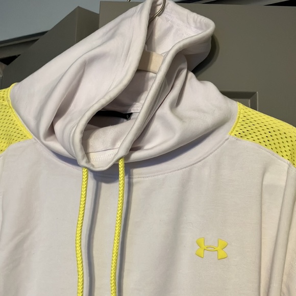 Women’s Under Armour sweatshirt - Picture 3 of 4